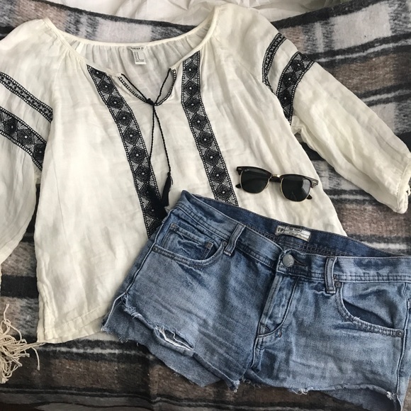 Forever 21 Tops - Forever 21 embroidered top朗